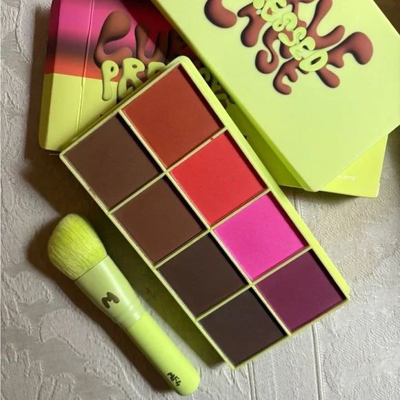 Made by Mitchell Curve Case Pressed Palette & Brush Medium Deep Eyes Blush BNIB